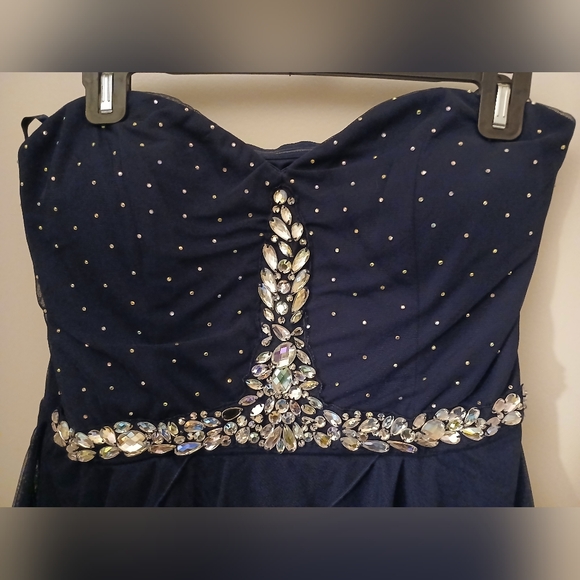 Juniors Strapless Formal Dress - Picture 2 of 4